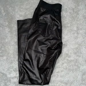 Woman faux leather pants